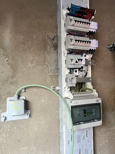 TECHFACILITIES S.à r.l.-S - Électricité - Photo 4